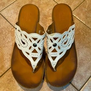 Clarks white wedges size 7 1/2